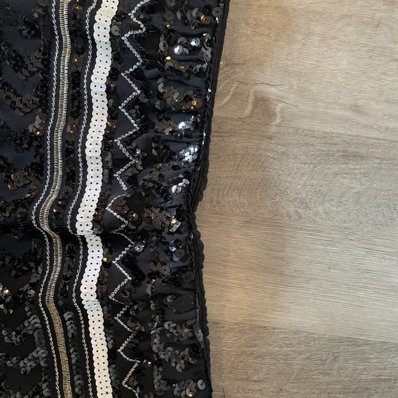 Black and white sequinned mini-skirt, size small - Picture 3 of 8